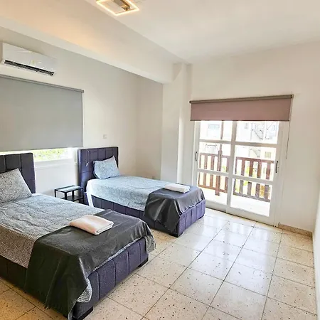 The Urban Retreat Rooms, 150M From Chabad Lubavitch Larnaca
