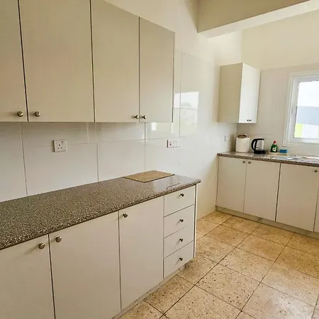 Apartment The Urban Retreat Rooms, 150M From Chabad Lubavitch Larnaca