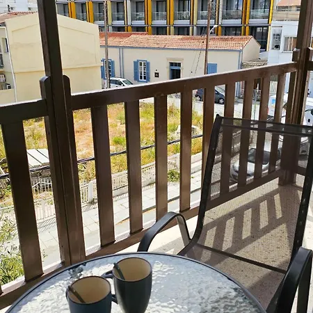 The Urban Retreat Rooms, 150M From Chabad Lubavitch Larnaca