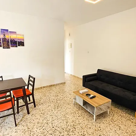 The Urban Retreat Rooms, 150M From Chabad Lubavitch Apartament *